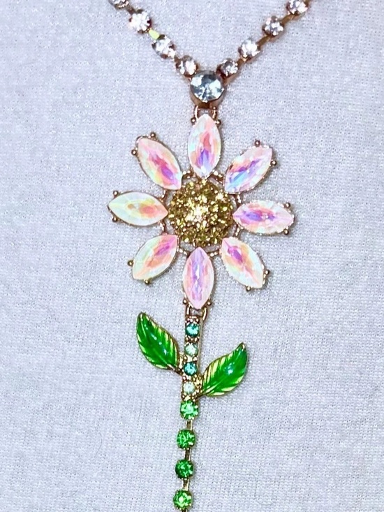 Betsey Johnson Jewelry - Betsey Johnson Daisy Y-Necklace, highlighted by its whimsical pink and white opa